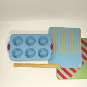Pampered Chef 6 cupcake silicone baking tray with 2 prep silicone mats